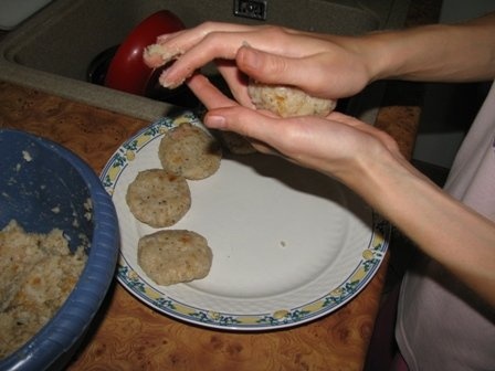 Burgeri de curcan cu ceapa si mere  caramelizate