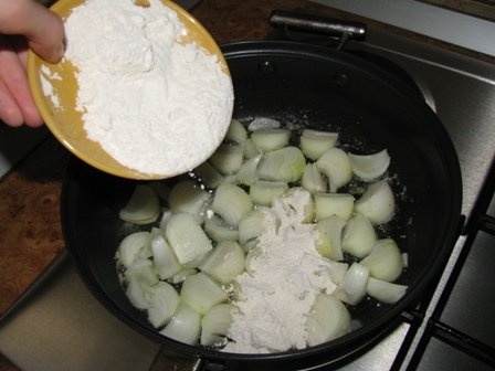 Burgeri de curcan cu ceapa si mere  caramelizate