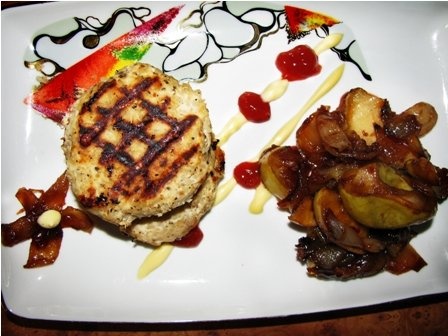 Burgeri de curcan cu ceapa si mere  caramelizate