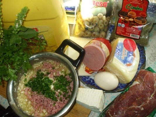 Aperitiv cu cascaval, sunca si pasta de branza