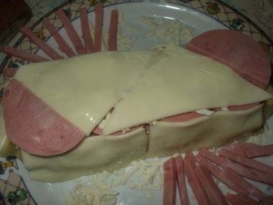 Aperitiv cu cascaval, sunca si pasta de branza