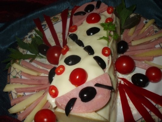 Aperitiv cu cascaval, sunca si pasta de branza