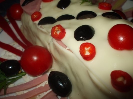 Aperitiv cu cascaval, sunca si pasta de branza