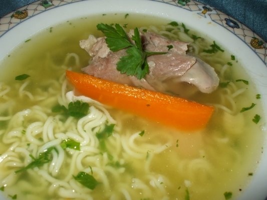 Supa de pui cu taitei instant