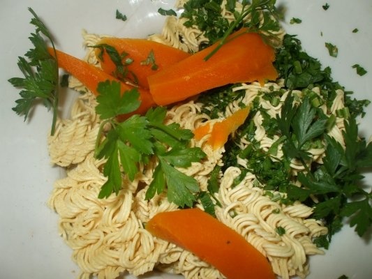 Supa de pui cu taitei instant