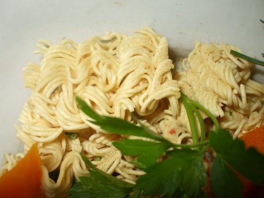 Supa de pui cu taitei instant