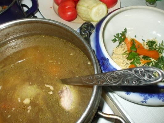 Supa de pui cu taitei instant