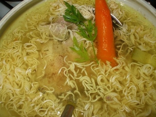 Supa de pui cu taitei instant