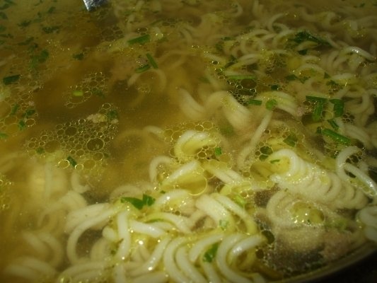 Supa de pui cu taitei instant