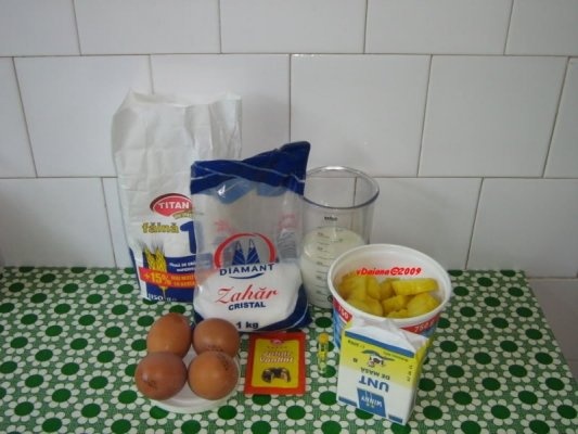 Clafoutis cu ananas proaspat