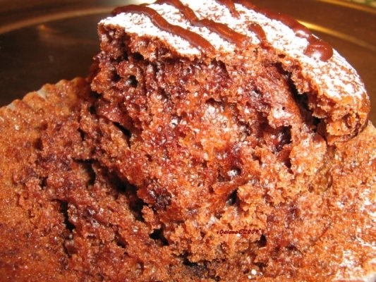 Briose cu cacao si visine