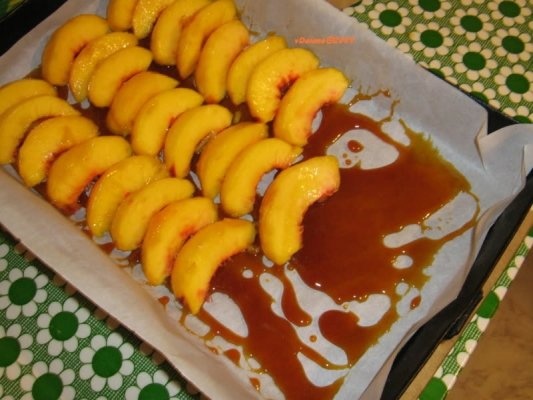 Prajitura cu nectarine si caramel
