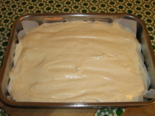 Prajitura cu nectarine si caramel