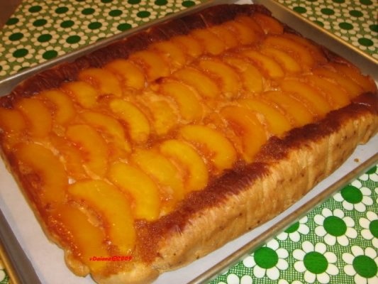 Prajitura cu nectarine si caramel