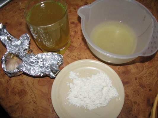 Vitel cu sos de usturoi si lamaie