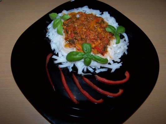 Paste din orez cu sos de legume. Pentru vegetarieni si nu numai !