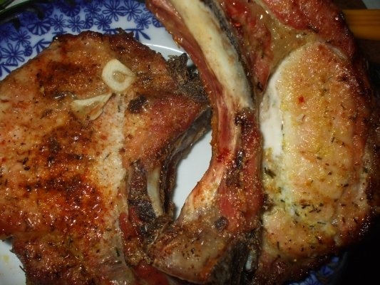 Cotlet la gratar cu unt si garnitura de spanac