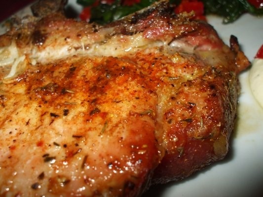 Cotlet la gratar cu unt si garnitura de spanac