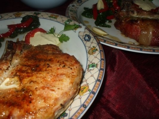 Cotlet la gratar cu unt si garnitura de spanac