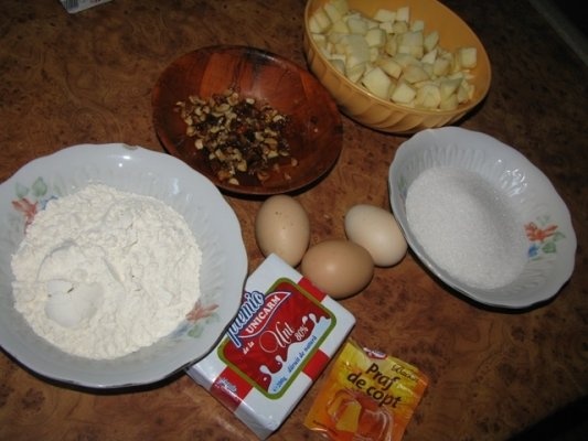 Pudding cu mere si sos caramel