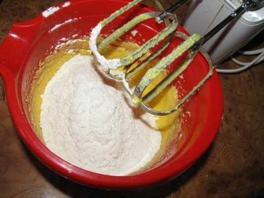 Pudding cu mere si sos caramel