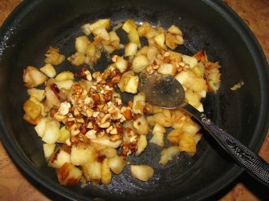 Pudding cu mere si sos caramel