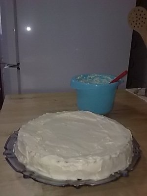 Tort cu crema de vanilie si mure.