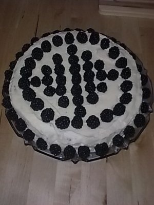 Tort cu crema de vanilie si mure.