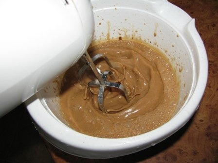 Inghetata de ciocolata cu lapte si fulgi de ciocolata alba