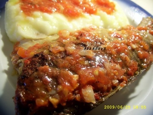 Crap cu sos de rosii