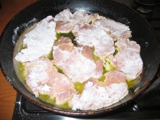 Escalop din carne de porc cu bureti de padure