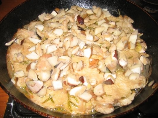 Escalop din carne de porc cu bureti de padure