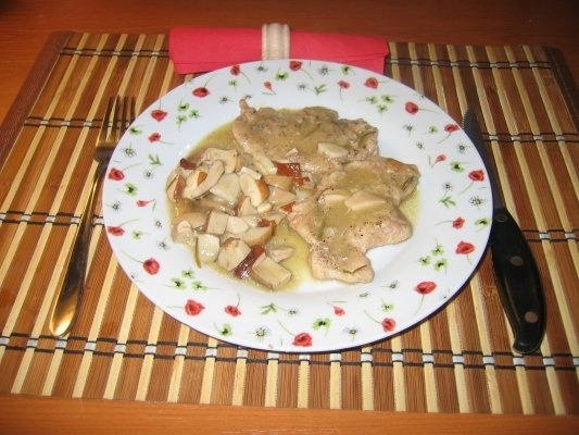 Escalop din carne de porc cu bureti de padure