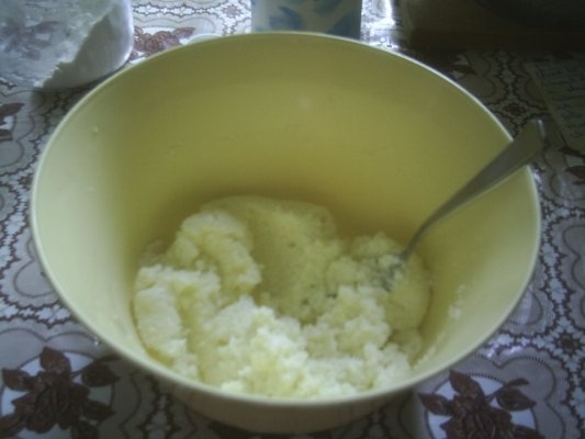 Prajitura cu spuma de zahar ars