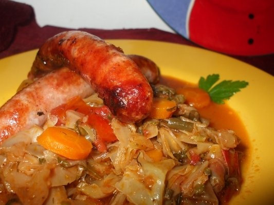 Varza dulce cu carnati proaspeti