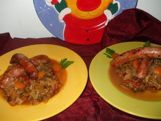 Varza dulce cu carnati proaspeti