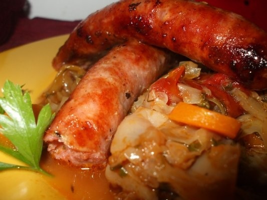 Varza dulce cu carnati proaspeti