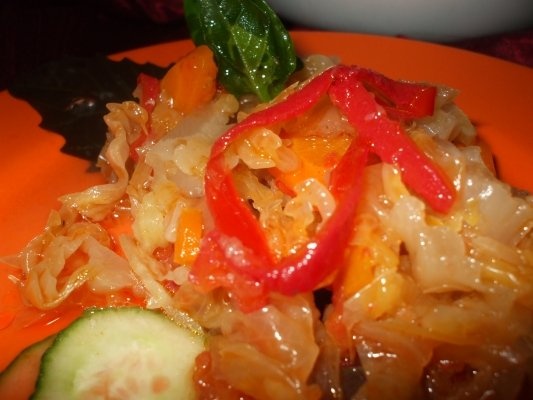 Varza dulce cu carnati afumati