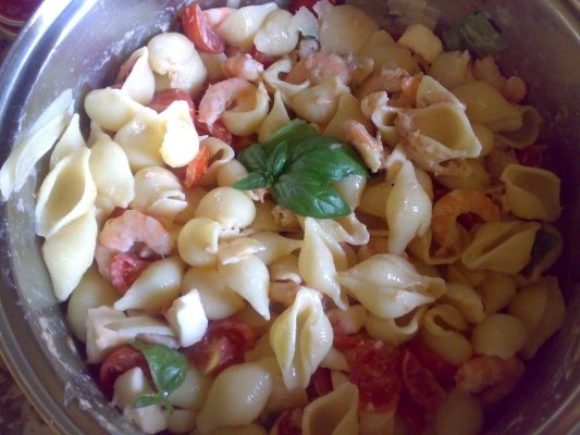 Paste cu creveti si sos de ton