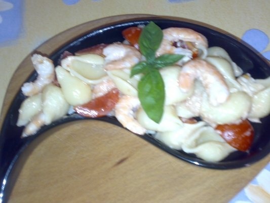 Paste cu creveti si sos de ton