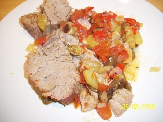 MUSCHIULET DE PORC CU LEGUME LA CUPTOR