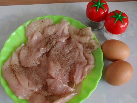 SNITELE DIN PIEPT DE PUI IN PESMET