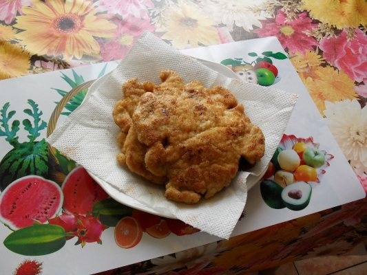 SNITELE DIN PIEPT DE PUI IN PESMET