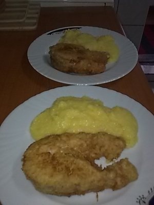 Crap de Dunare,pane cu mamaliguta si mujdei.