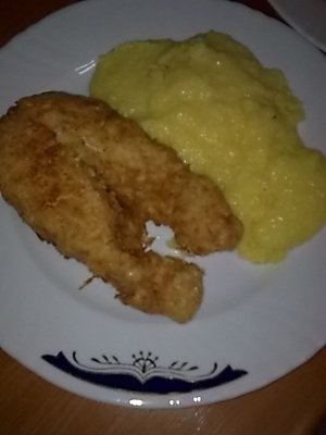 Crap de Dunare,pane cu mamaliguta si mujdei.
