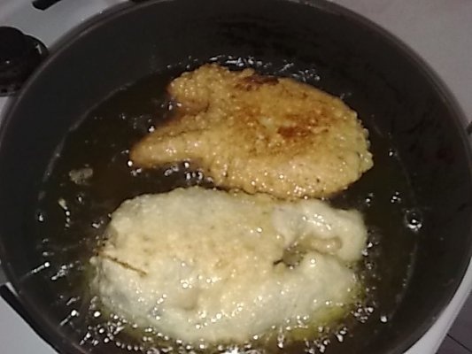 Crap de Dunare,pane cu mamaliguta si mujdei.