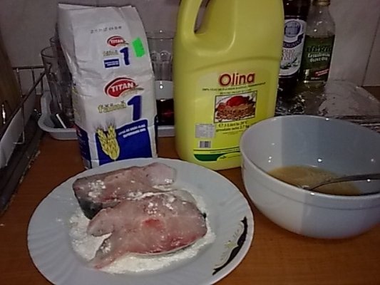 Crap de Dunare,pane cu mamaliguta si mujdei.