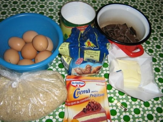 Tort cu nuca si ciocolata