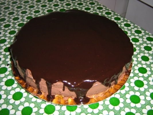 Tort cu nuca si ciocolata