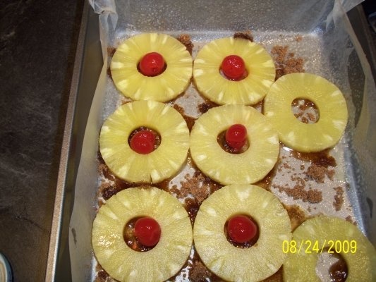 TORT DE ANANAS CU SUS-N JOS